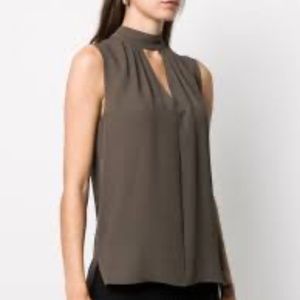 NWT Theory Neckband shell in teak